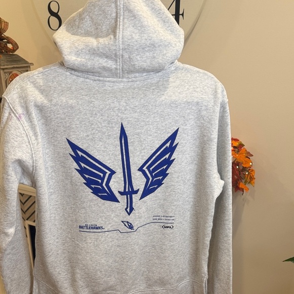 Under Armour Light Gray Hoodie with Blue Emblem - Picture 4 of 6